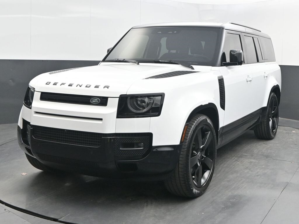 2025 Land Rover Defender 130 X-Dynamic SE photo 3