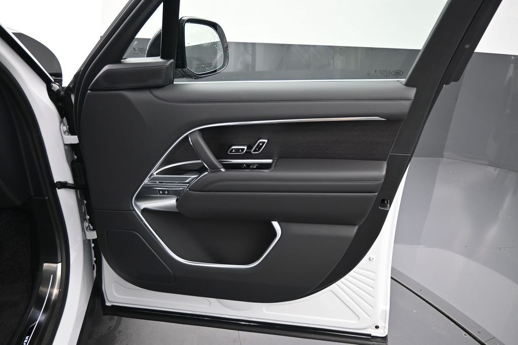 New 2026 Land Rover Range Rover SE SUV