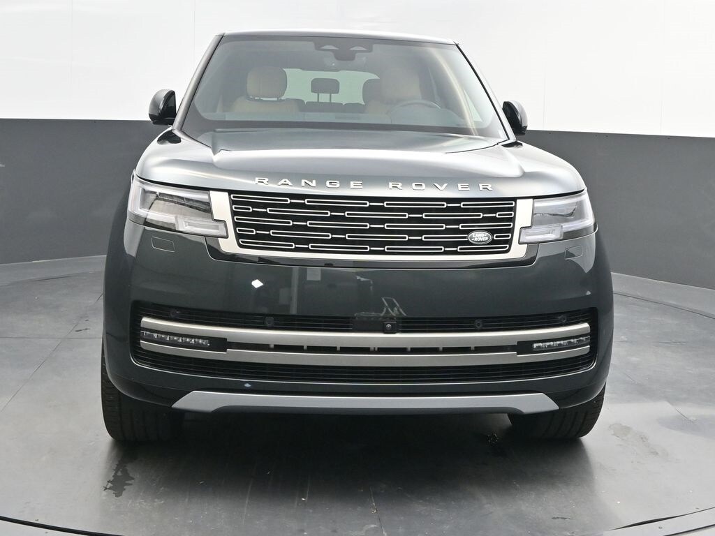 2025 Land Rover Range Rover SE photo 2