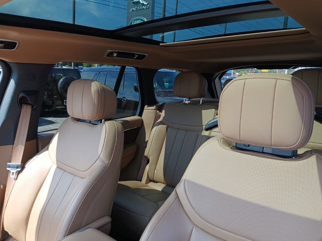 Used 2025 Land Rover Range Rover P530 SE SUV