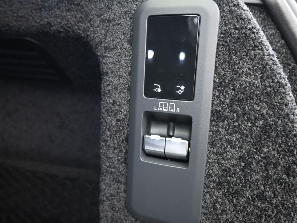 2025 Land Rover Range Rover SE - Photo 17