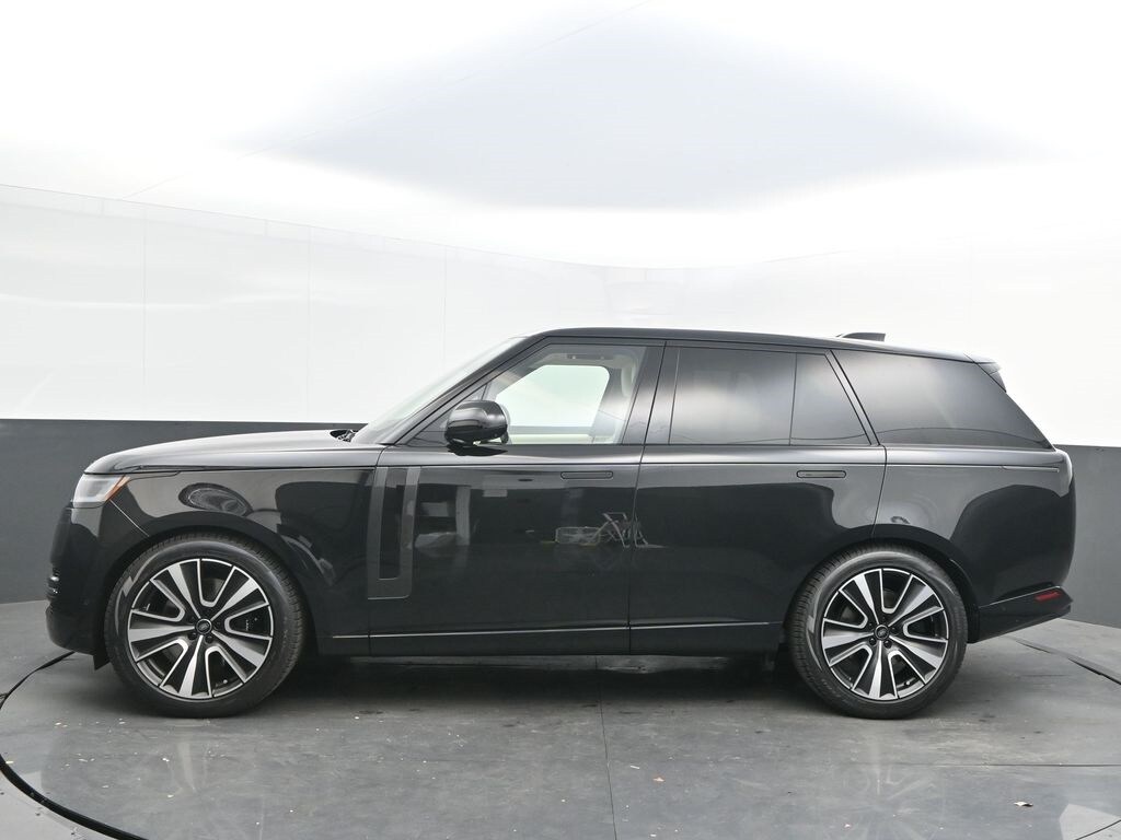 New 2025 Land Rover Range Rover SE SUV