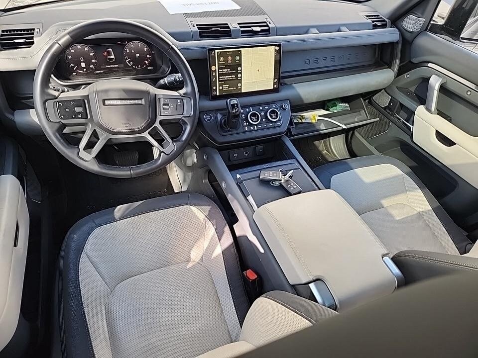 2023 Land Rover Defender 130 X-Dynamic SE photo 3