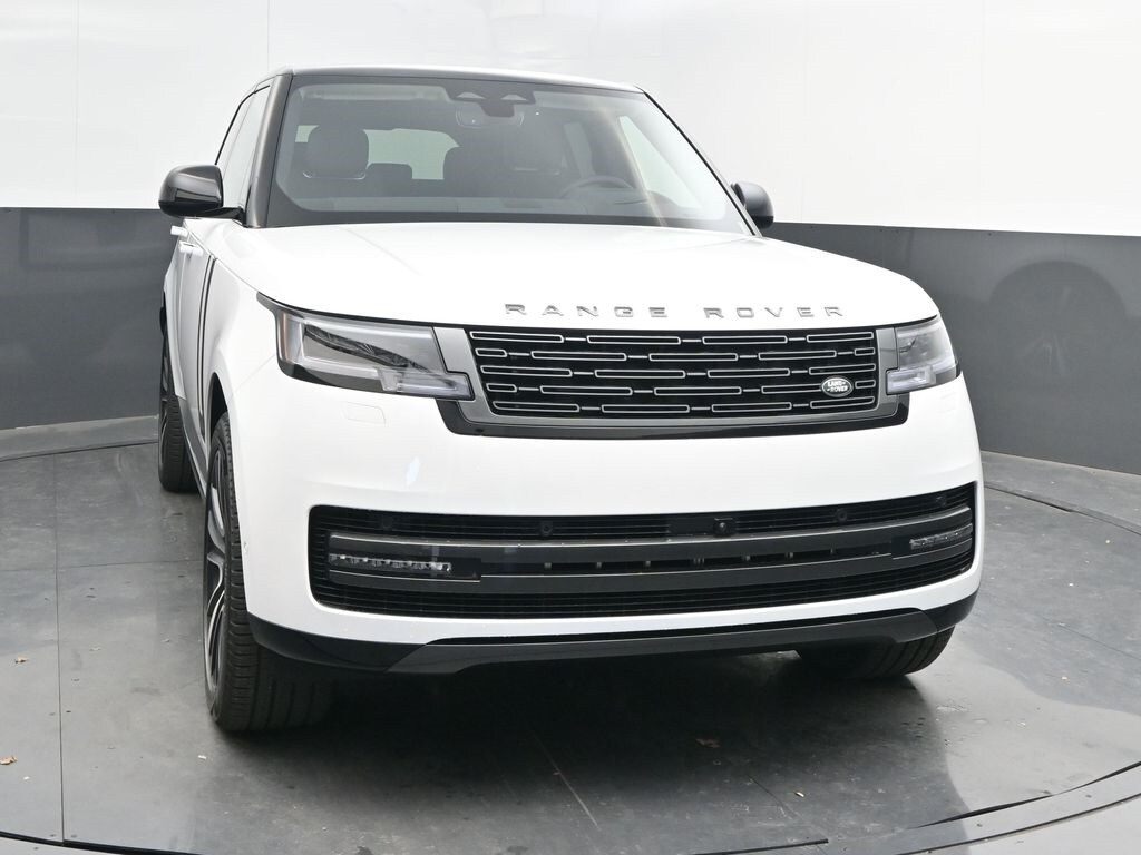 2025 Land Rover Range Rover SE photo 2