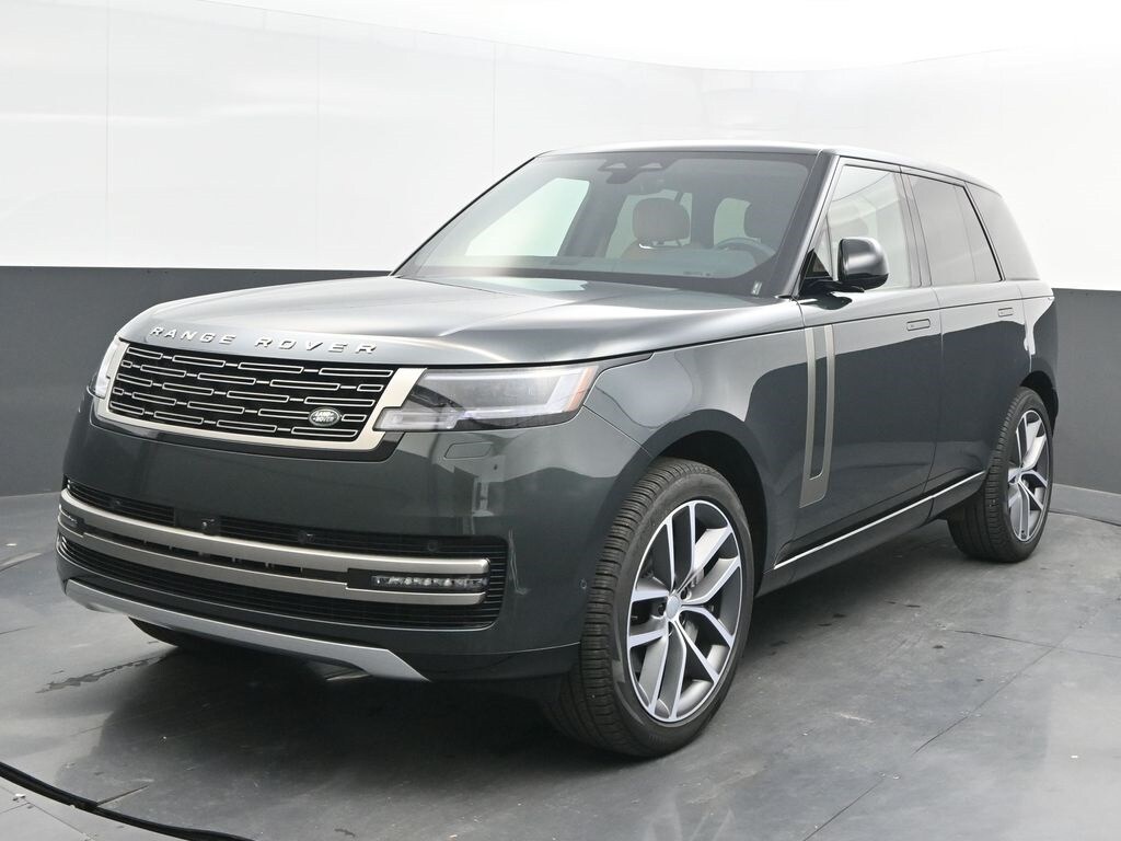 2025 Land Rover Range Rover SE photo 3