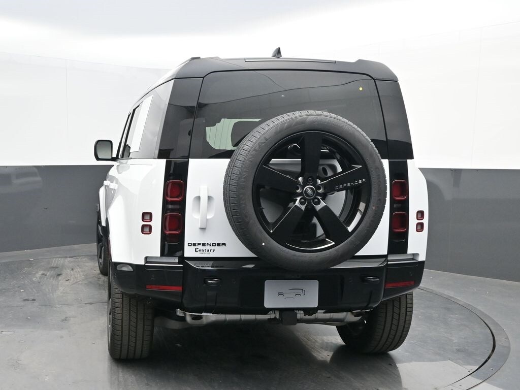 2025 Land Rover Defender 110 X-Dynamic SE photo 2