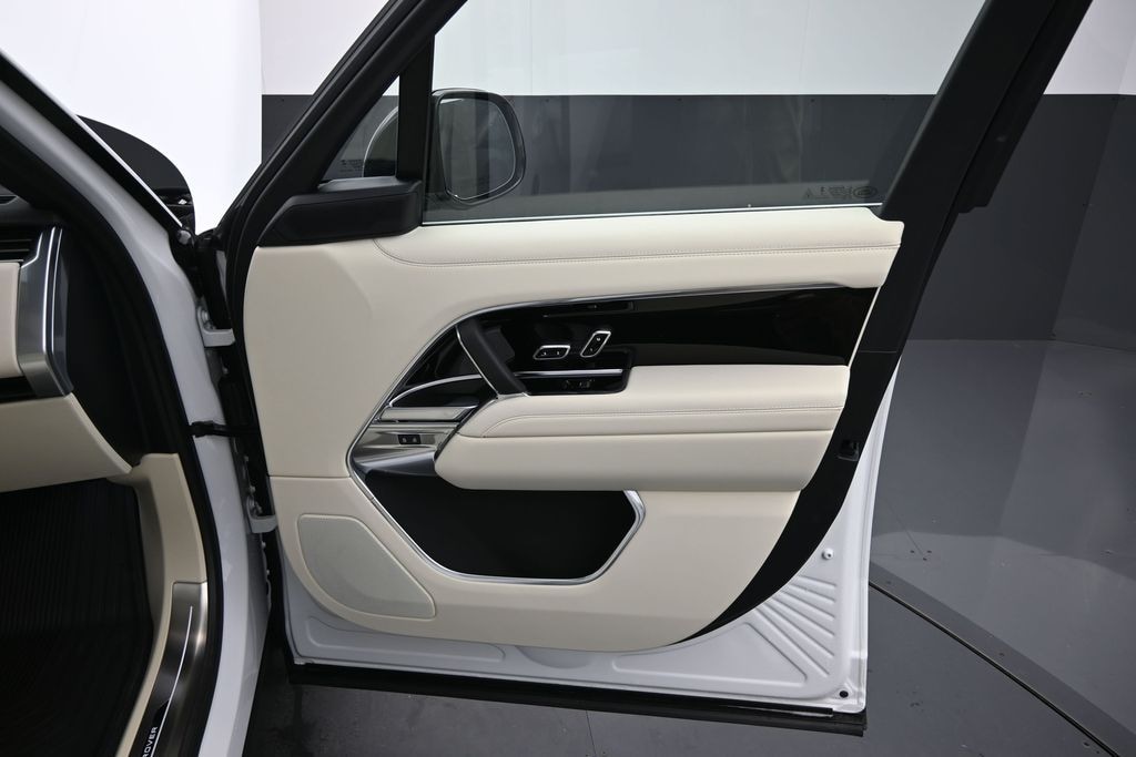New 2026 Land Rover Range Rover SE SUV