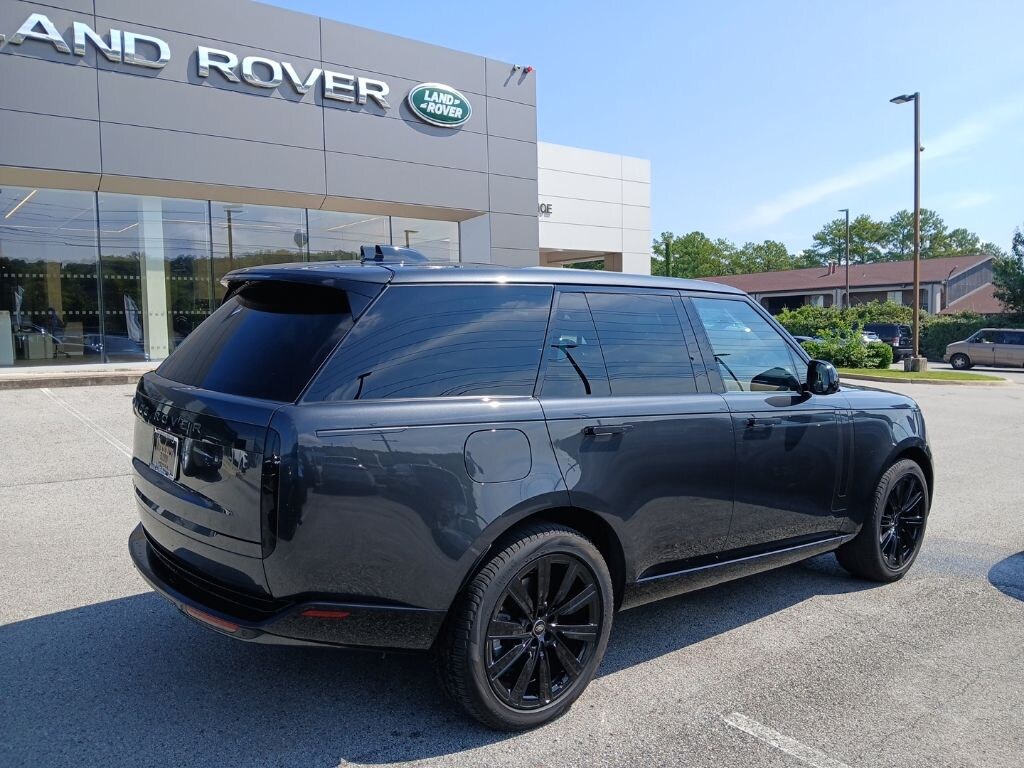 Used 2025 Land Rover Range Rover P530 SE SUV