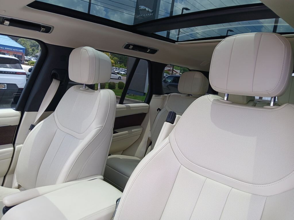 Used 2023 Land Rover Range Rover P400 SE SUV