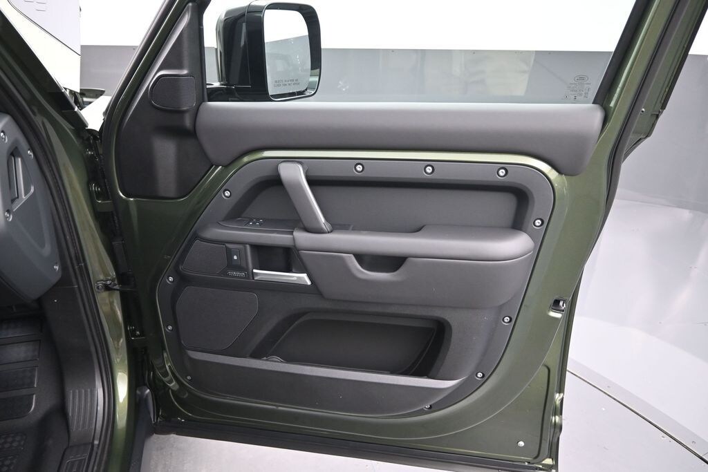 New 2026 Land Rover Defender 110 400PS X-Dynamic SE SUV