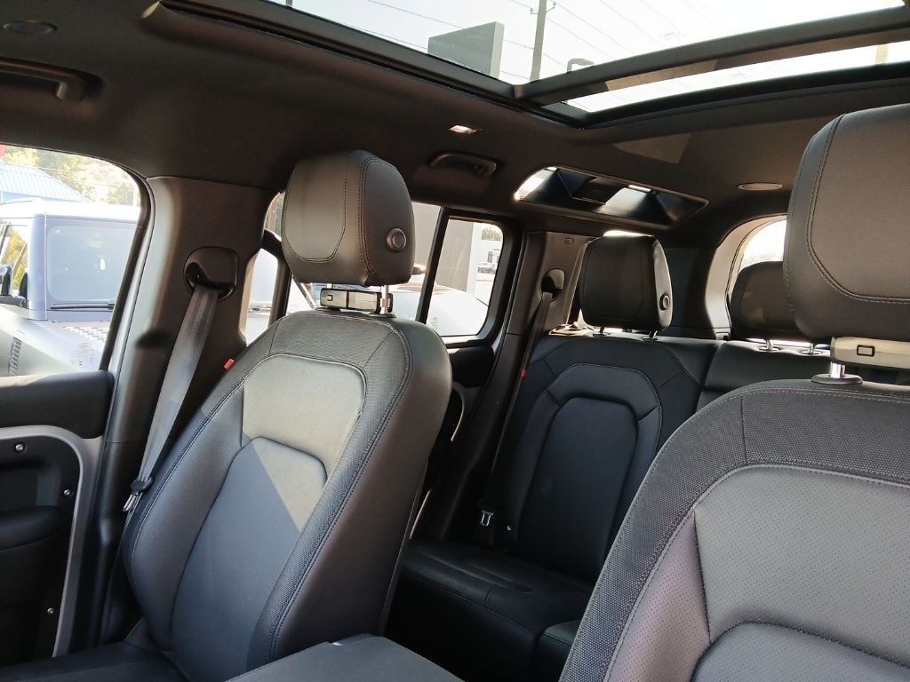 Used 2024 Land Rover Defender 110 X-Dynamic SE SUV