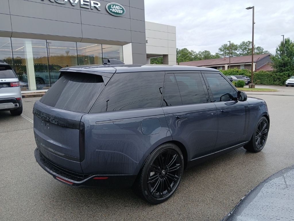 Used 2025 Land Rover Range Rover P400 SE SUV