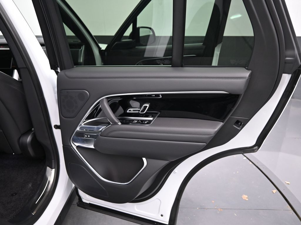 2025 Land Rover Range Rover SE - Photo 12