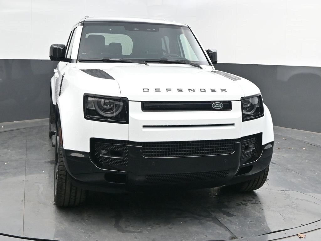 2025 Land Rover Defender X-Dynamic SE photo 2