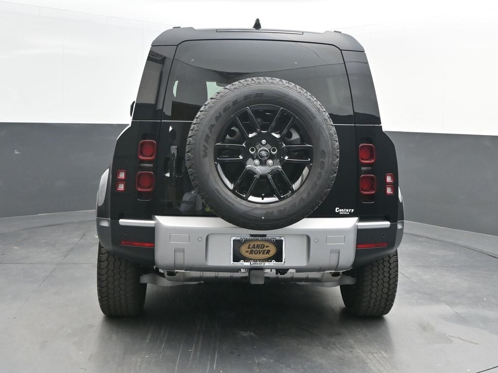 2024 Land Rover Defender 110 S photo 2