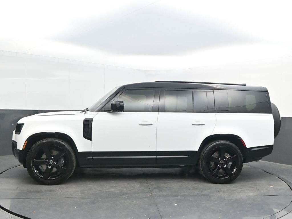 2025 Land Rover Defender 130 X-Dynamic SE photo 4