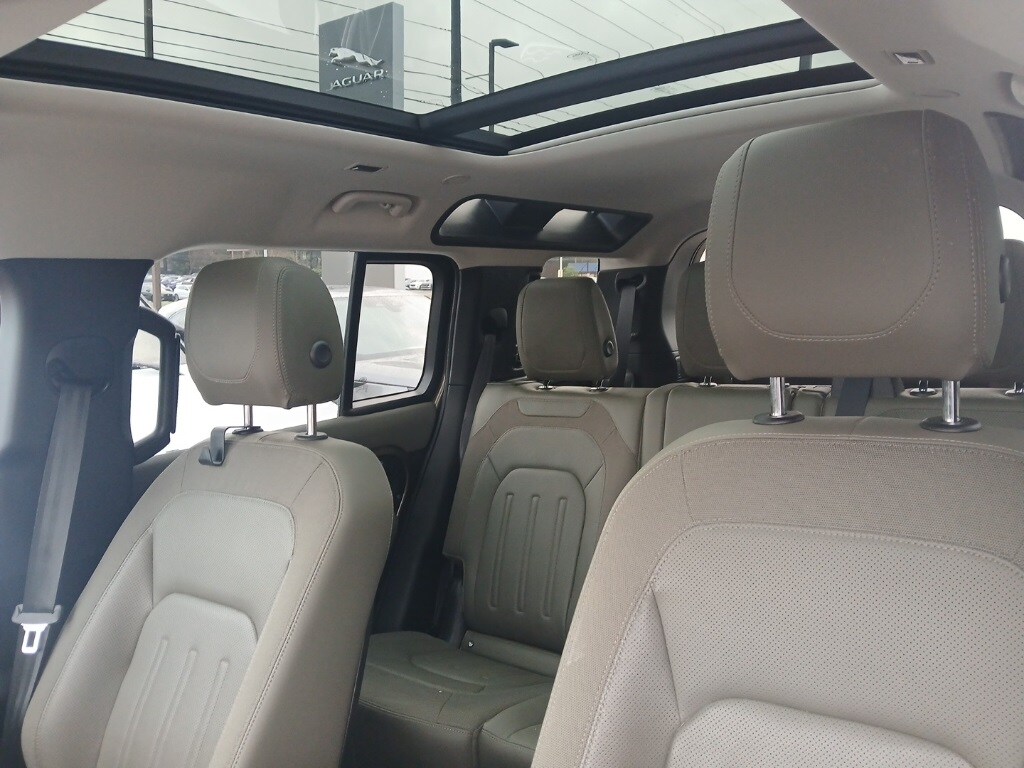 2021 Land Rover Defender SE photo 3