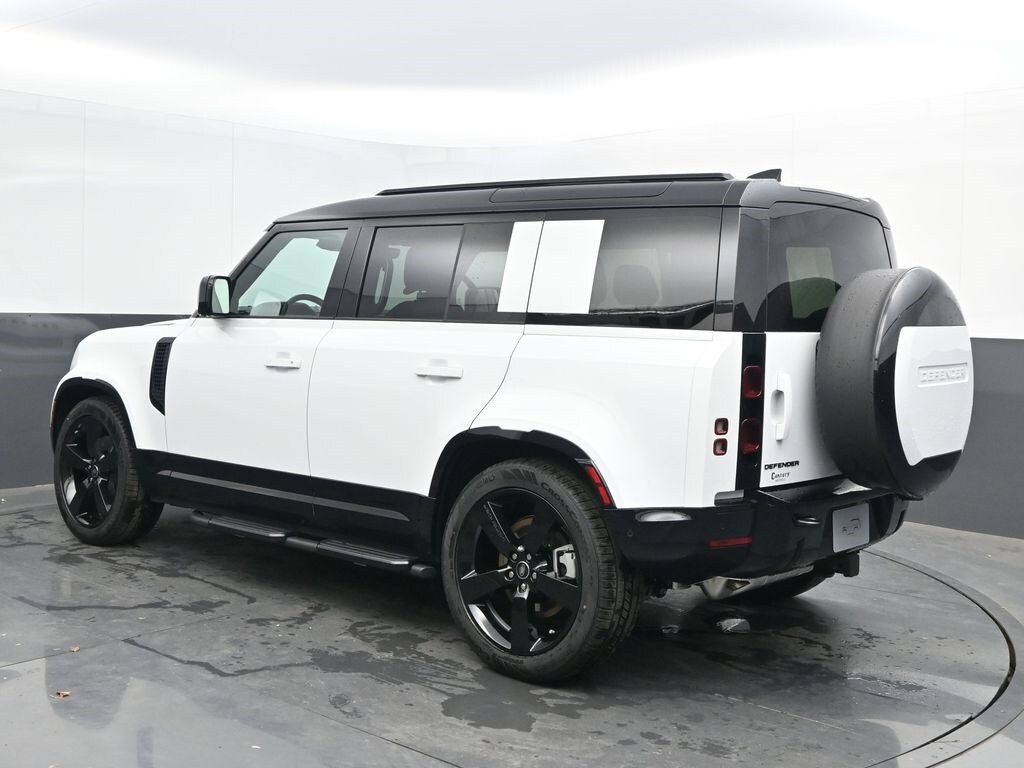 2025 Land Rover Defender X-Dynamic SE photo 4