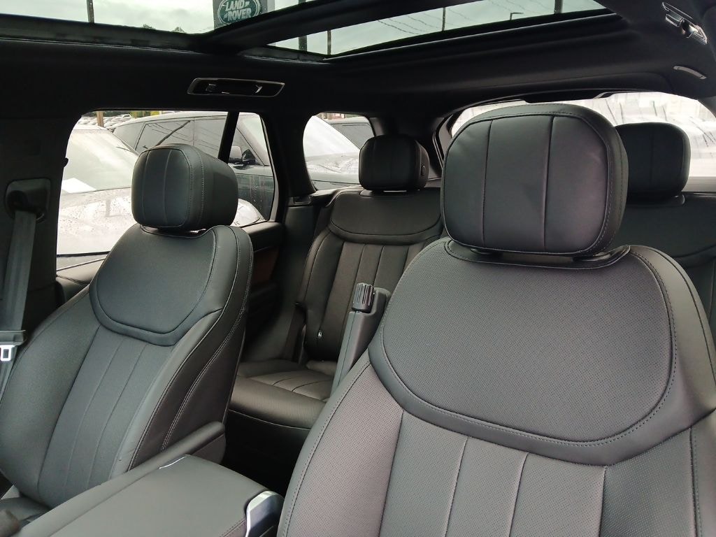 Used 2025 Land Rover Range Rover P400 SE SUV