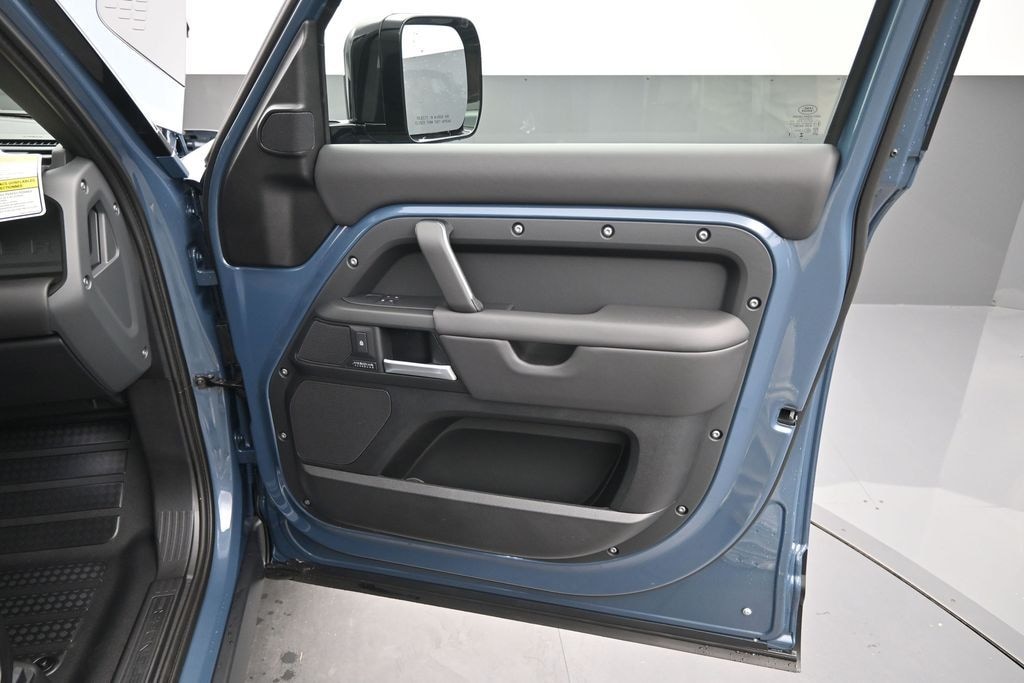 New 2026 Land Rover Defender 110 400PS X-Dynamic SE SUV