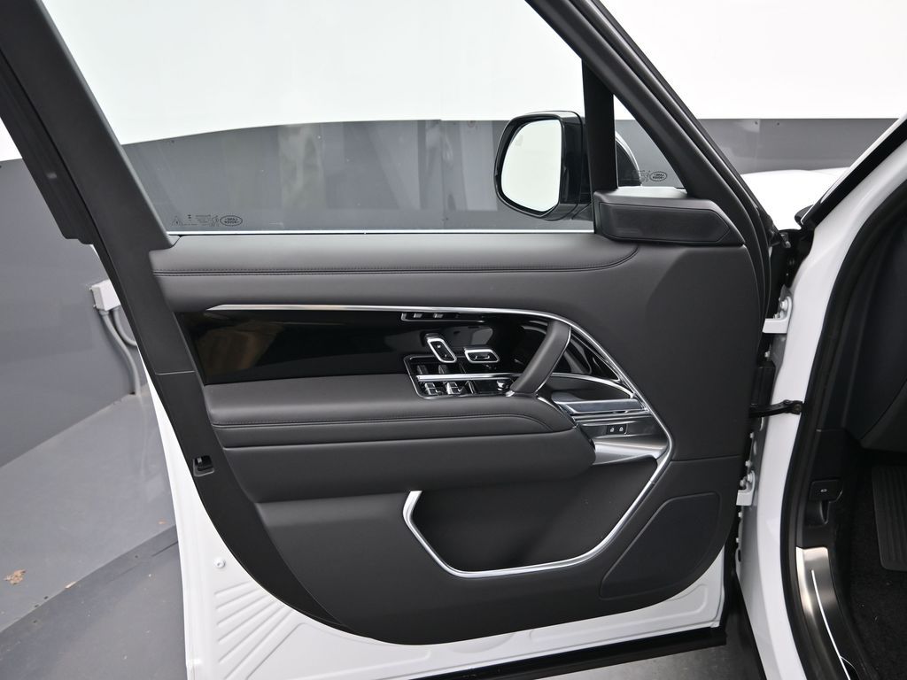 2025 Land Rover Range Rover SE - Photo 22