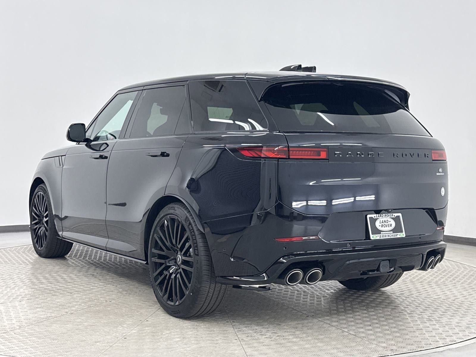 2025 Land Rover Range Rover Sport photo 3