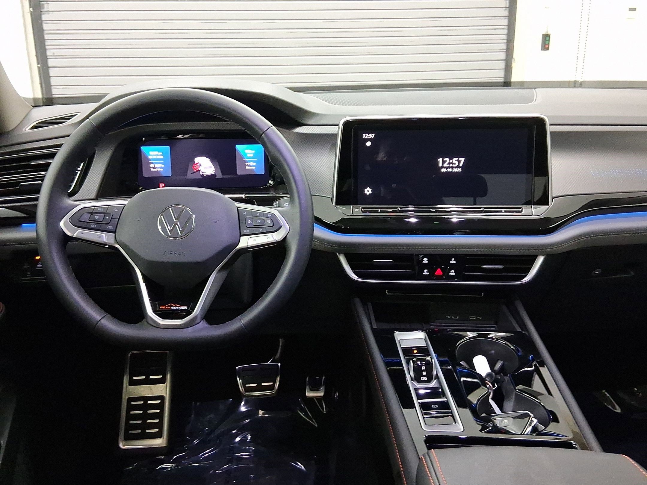 2025 Volkswagen Atlas Peak Edition SE photo 4