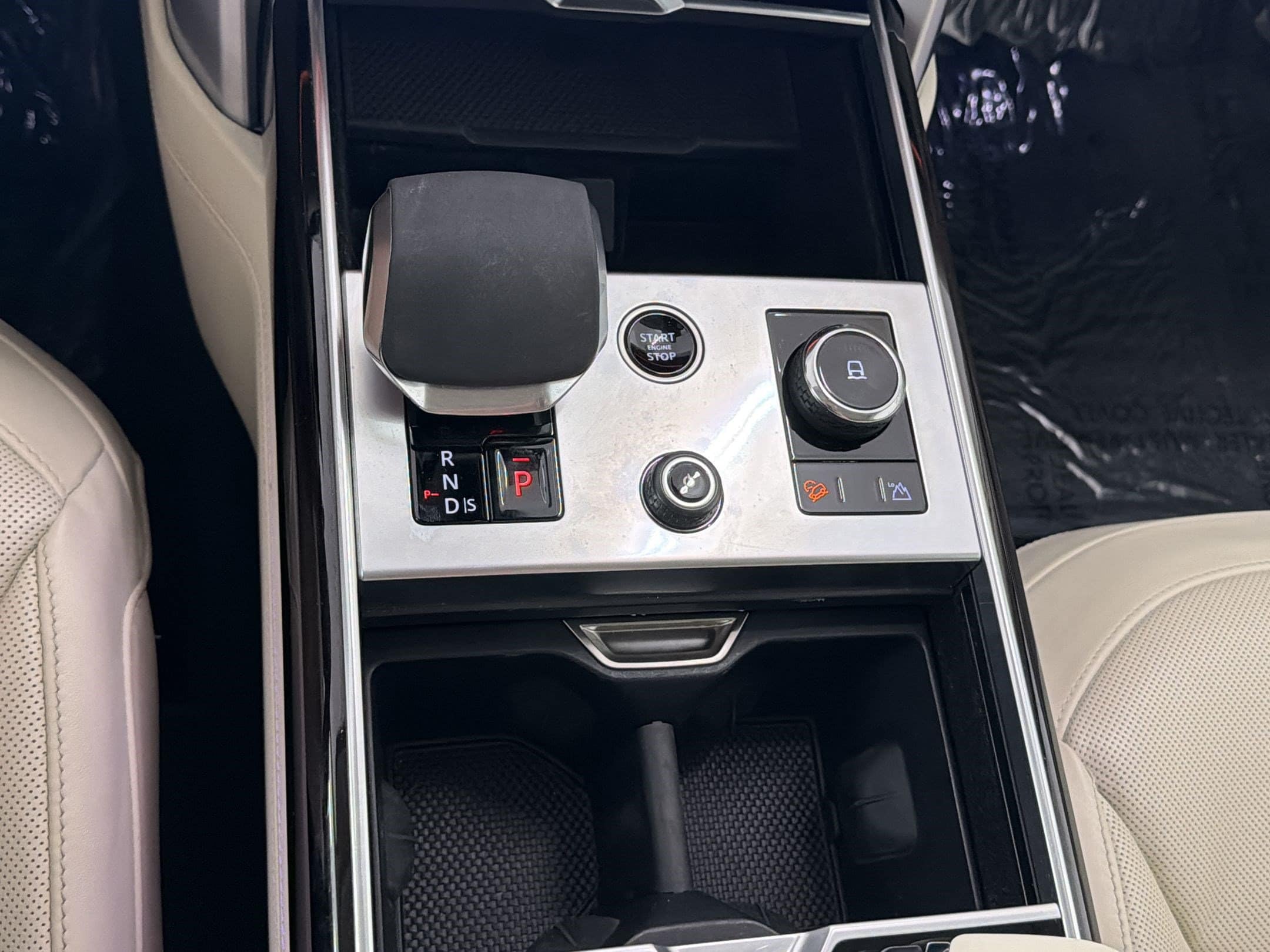 2023 Land Rover Range Rover SE - Photo 18