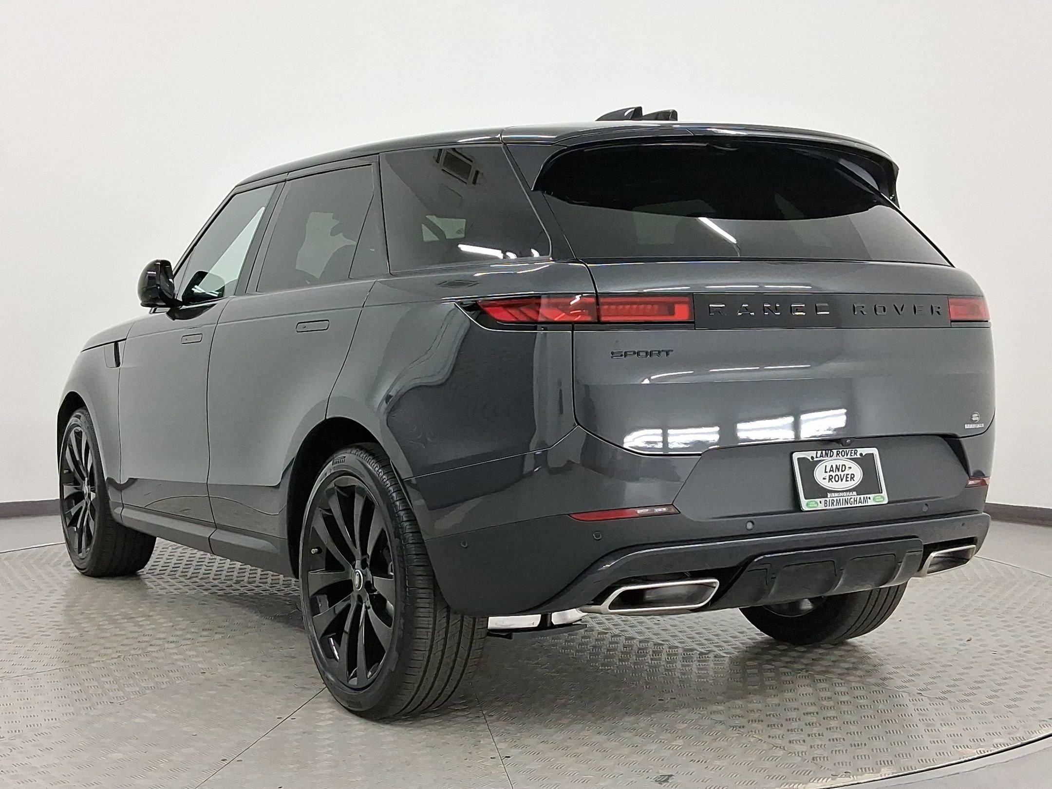 2025 Land Rover Range Rover Sport P360 SE photo 3
