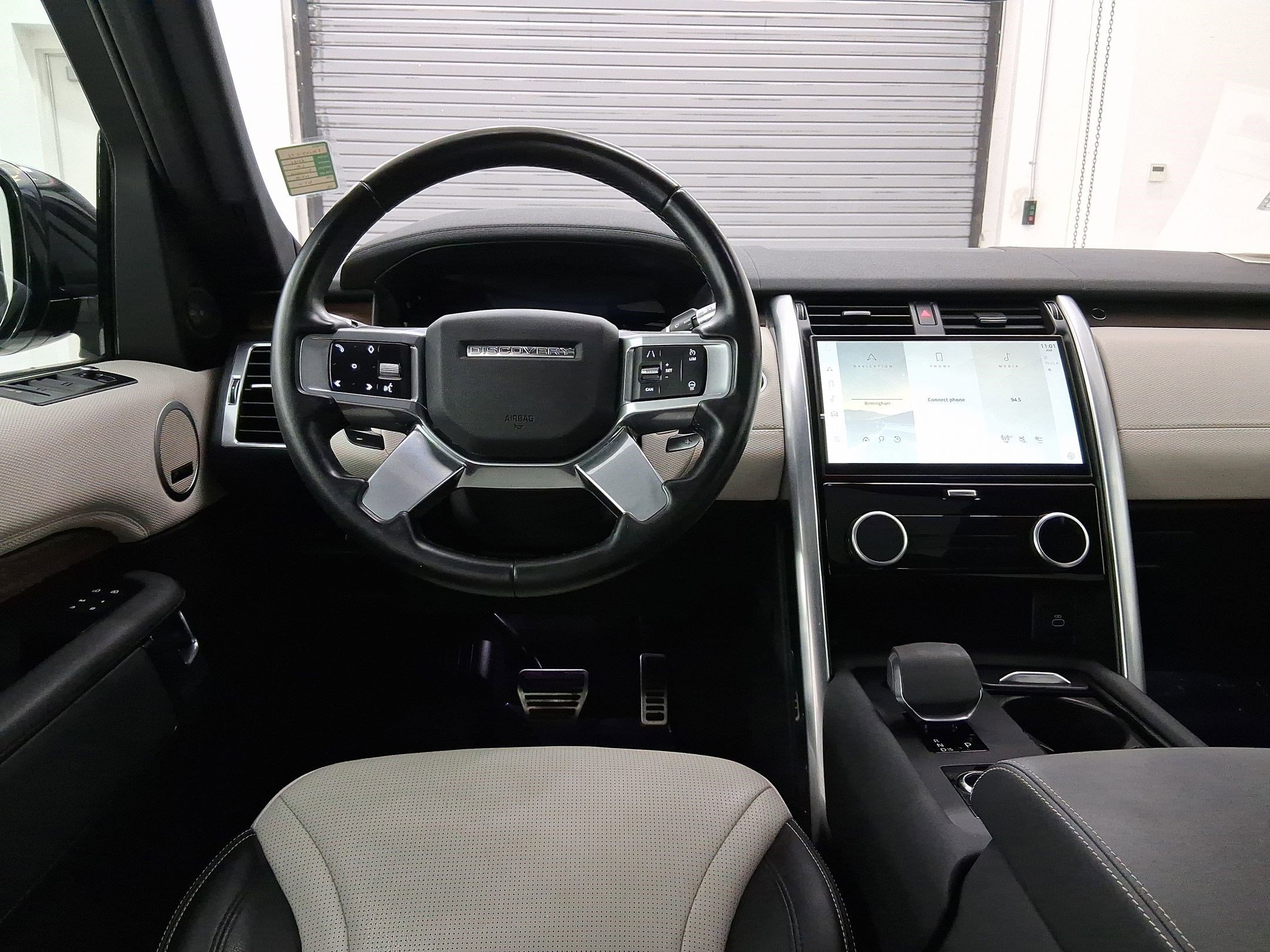 2021 Land Rover Discovery S R-Dynamic photo 4