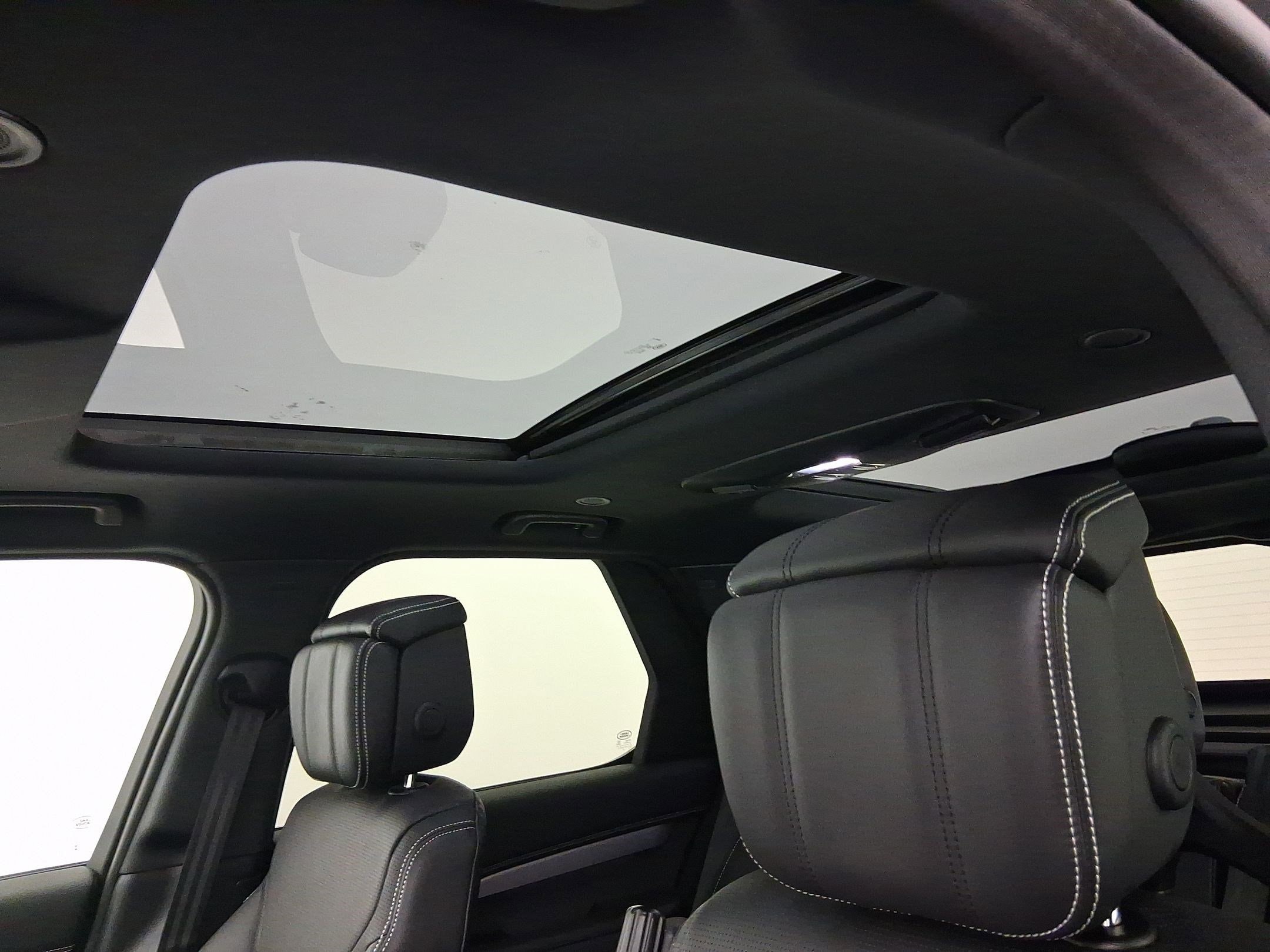 2026 Land Rover Discovery Gemini Edition - Photo 14