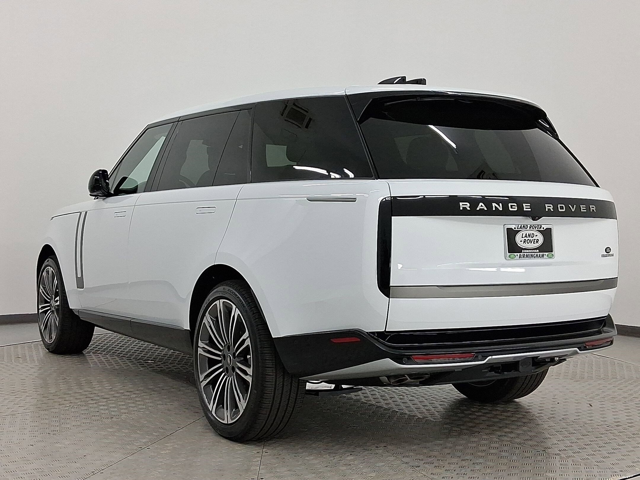 2025 Land Rover Range Rover SE photo 3
