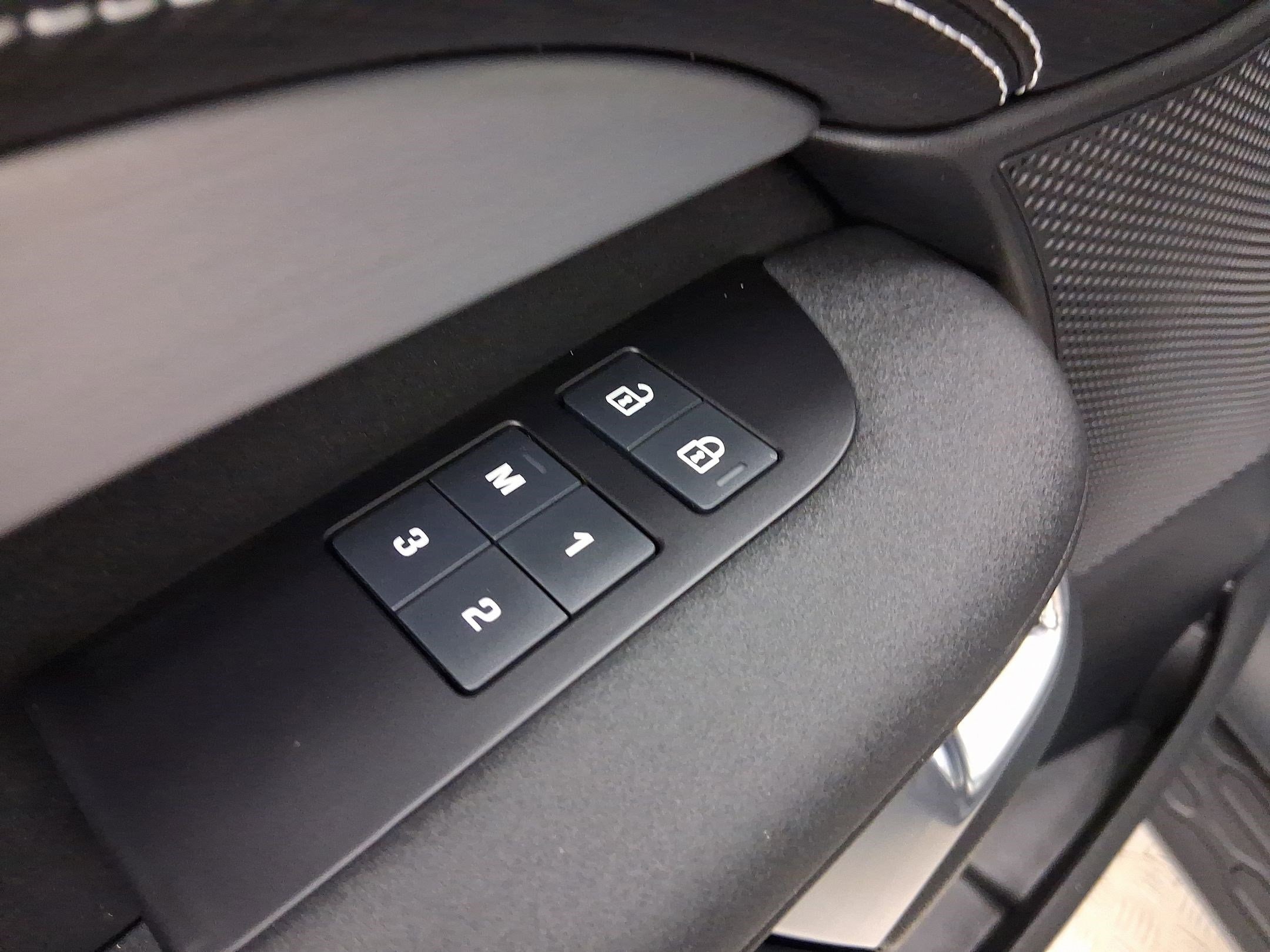 2026 Land Rover Discovery Gemini Edition - Photo 12