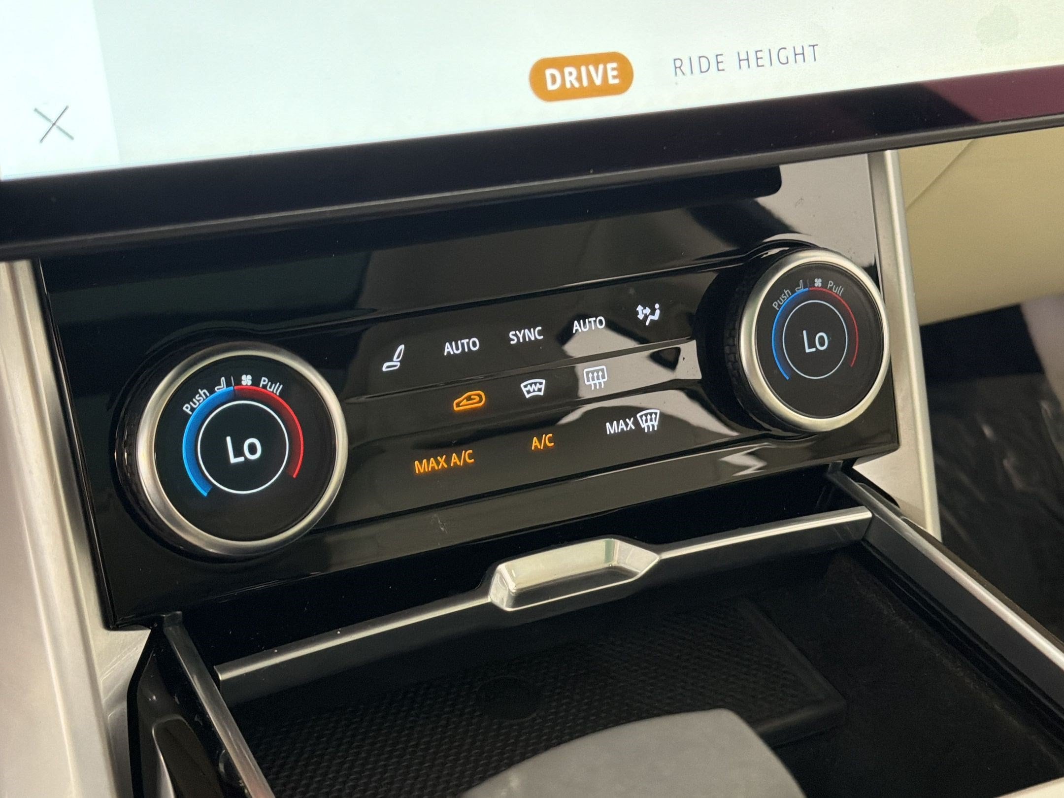 2023 Land Rover Range Rover SE - Photo 19