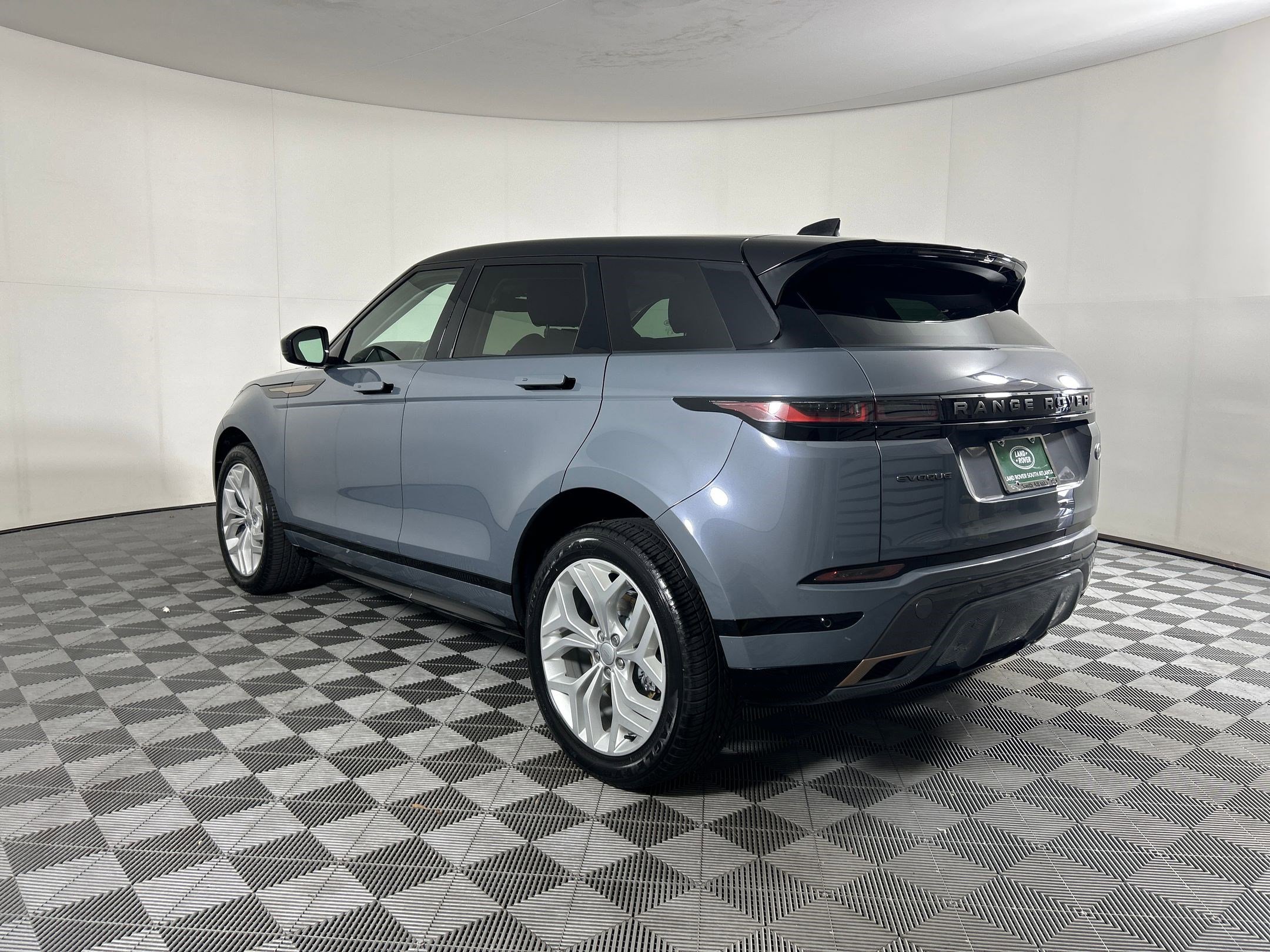 2023 Land Rover Range Rover Evoque R-Dynamic SE photo 3