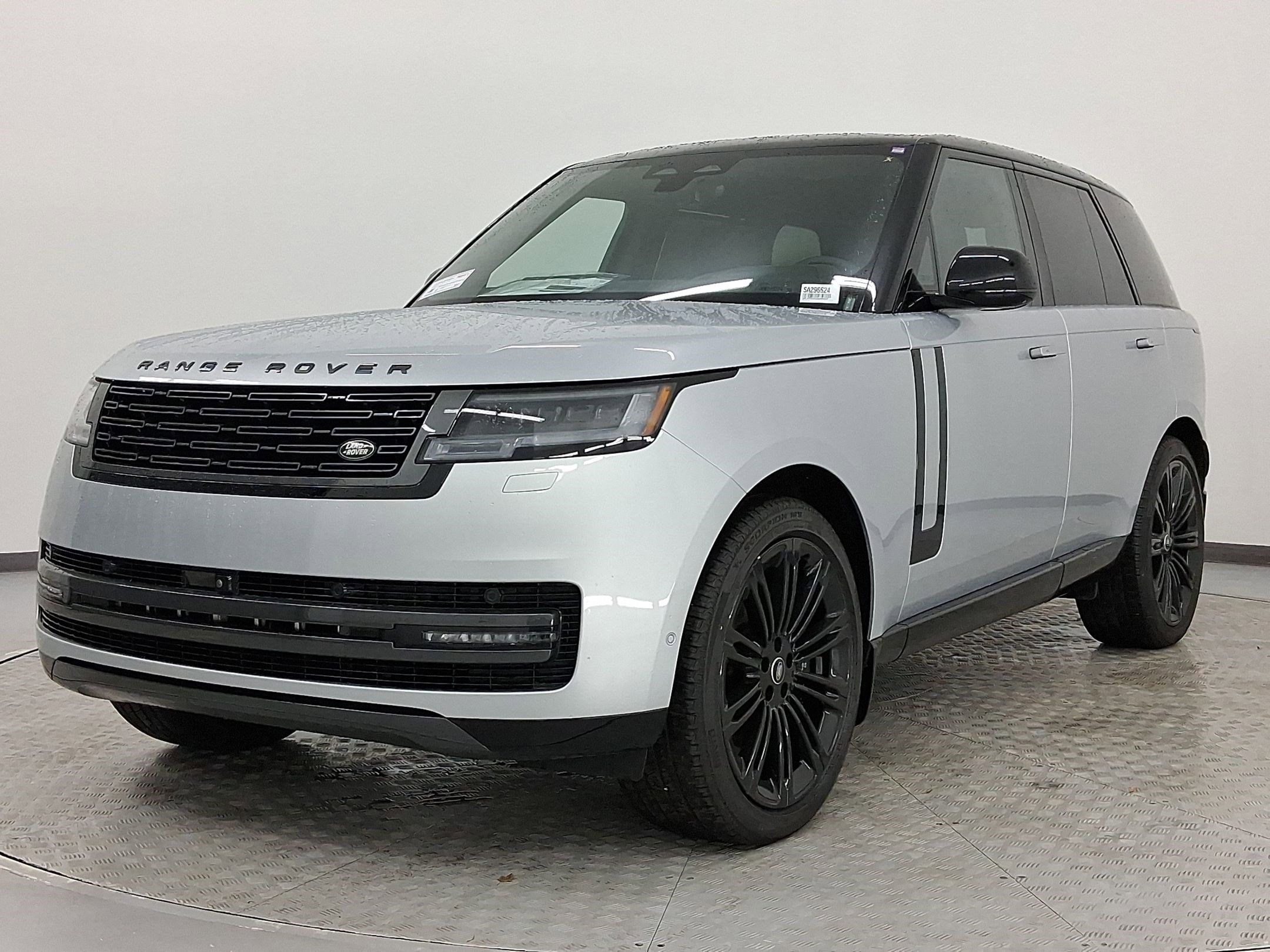 2025 Land Rover Range Rover SE's photo