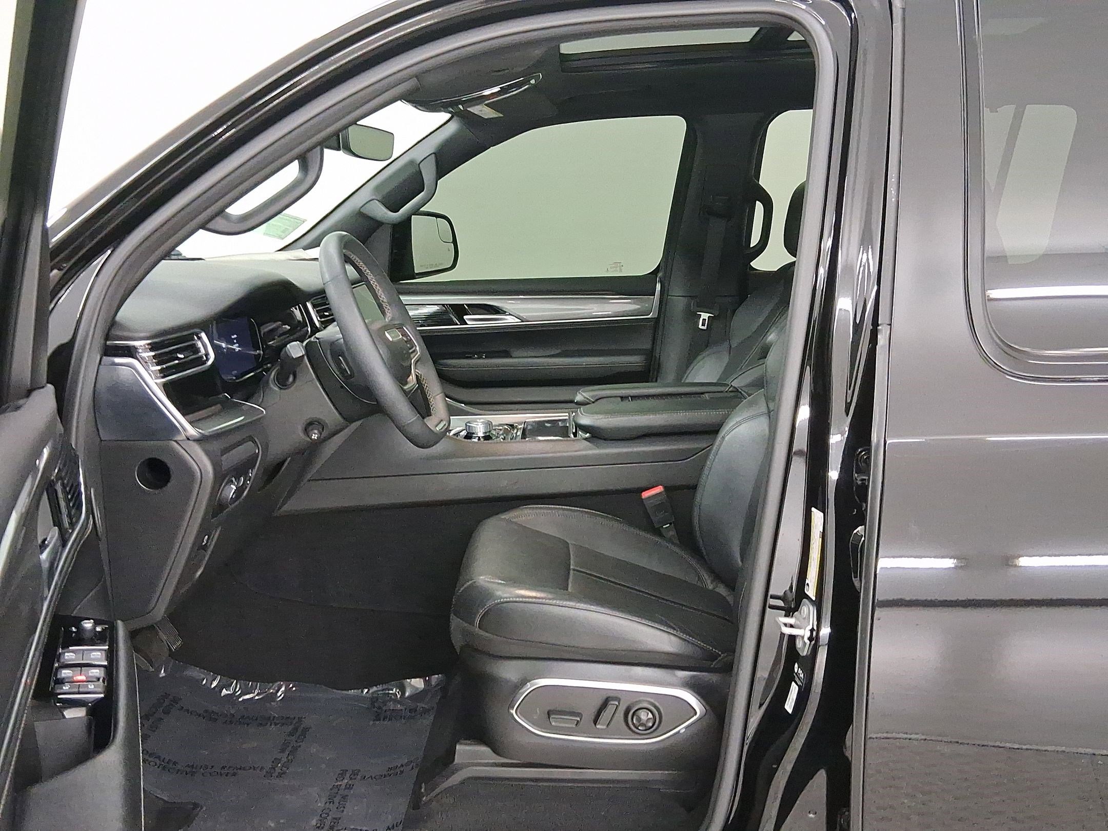 2022 Jeep Wagoneer Series III Carbide photo 4