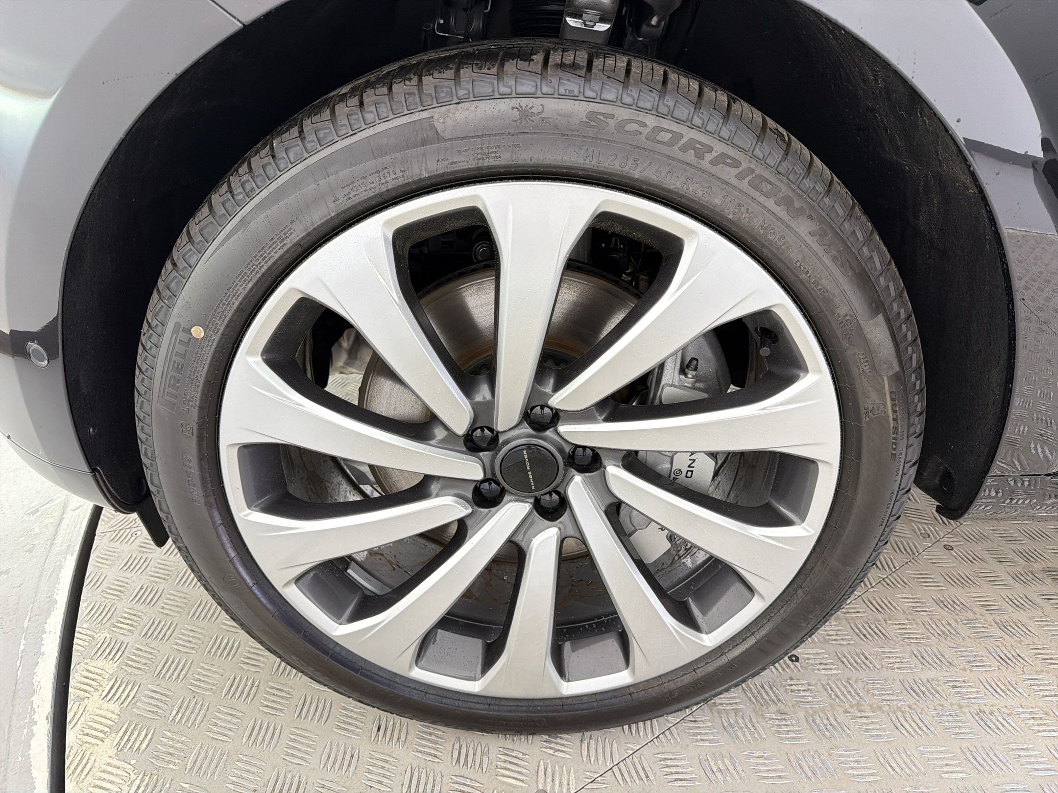 2026 Land Rover Range Rover SE - Photo 11