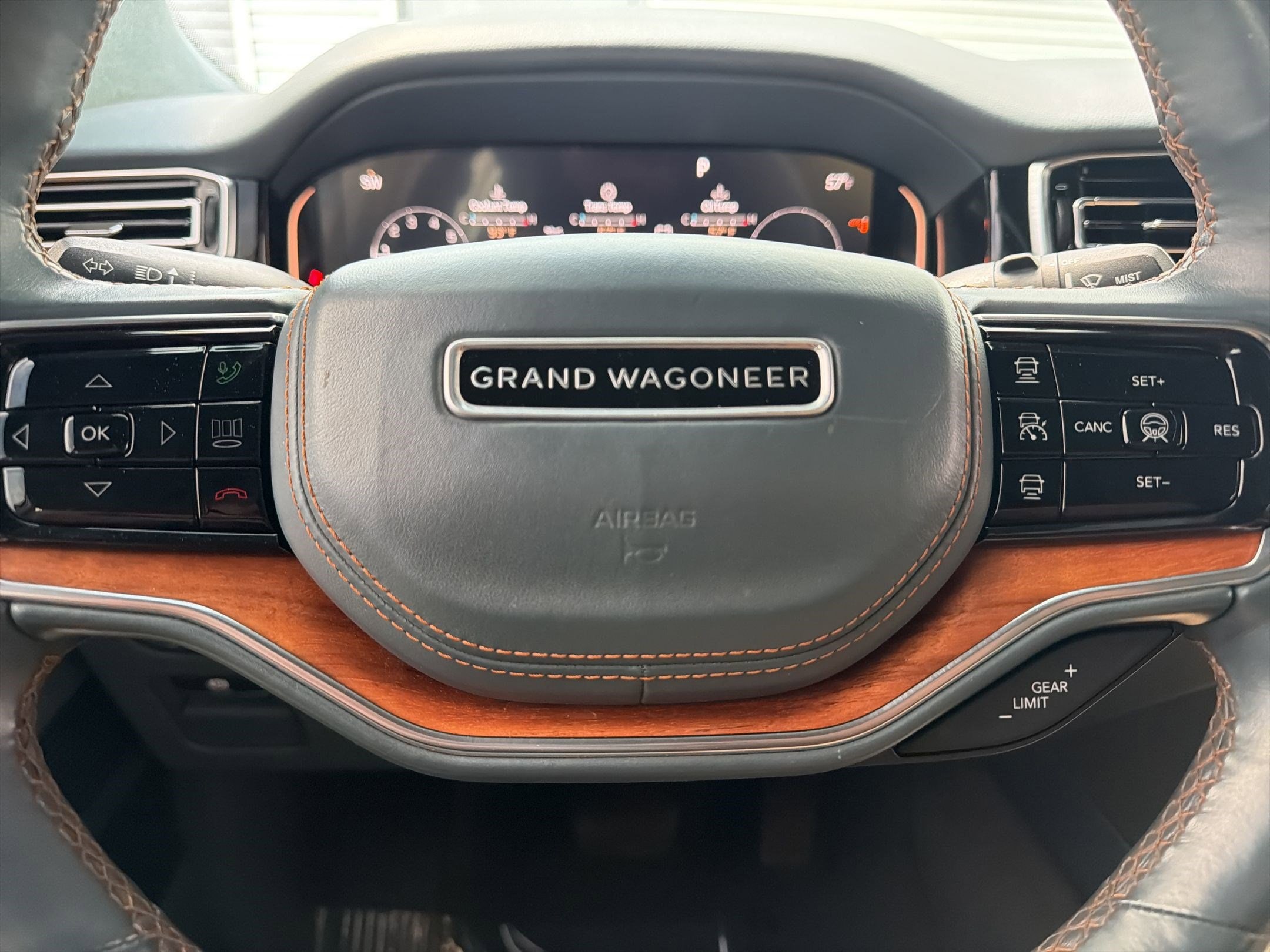 2022 Jeep Grand Wagoneer Series II - Photo 15