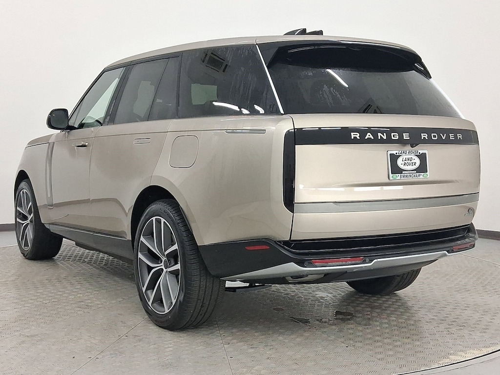 New 2026 Land Rover Range Rover P550e SE SUV