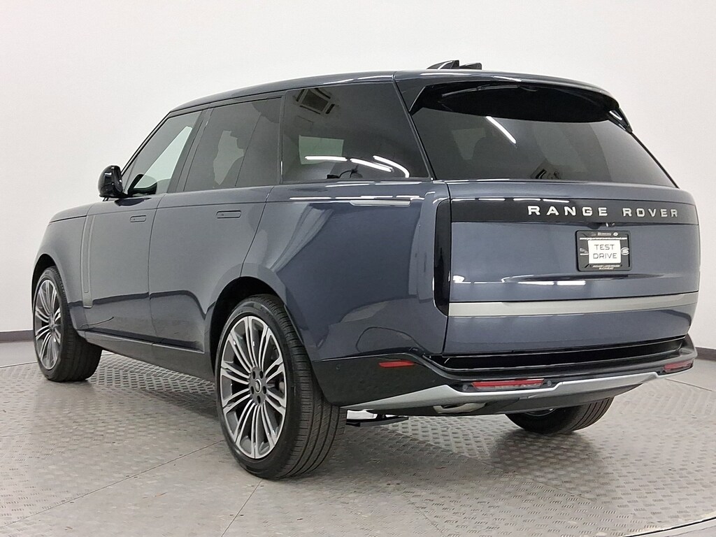 New 2025 Land Rover Range Rover P400 SE SUV