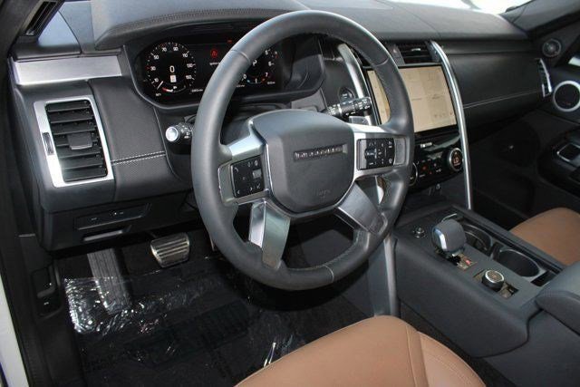 2024 Land Rover Discovery P360 Dynamic SE photo 2