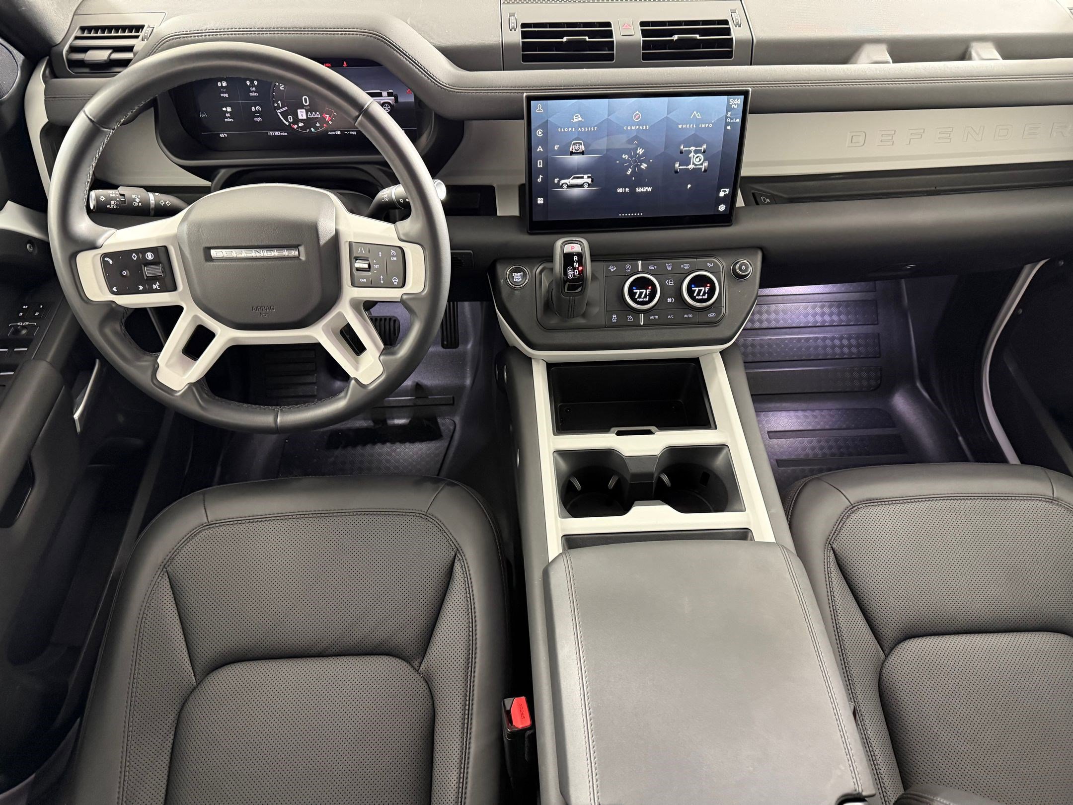 2025 Land Rover Defender 110 S photo 4