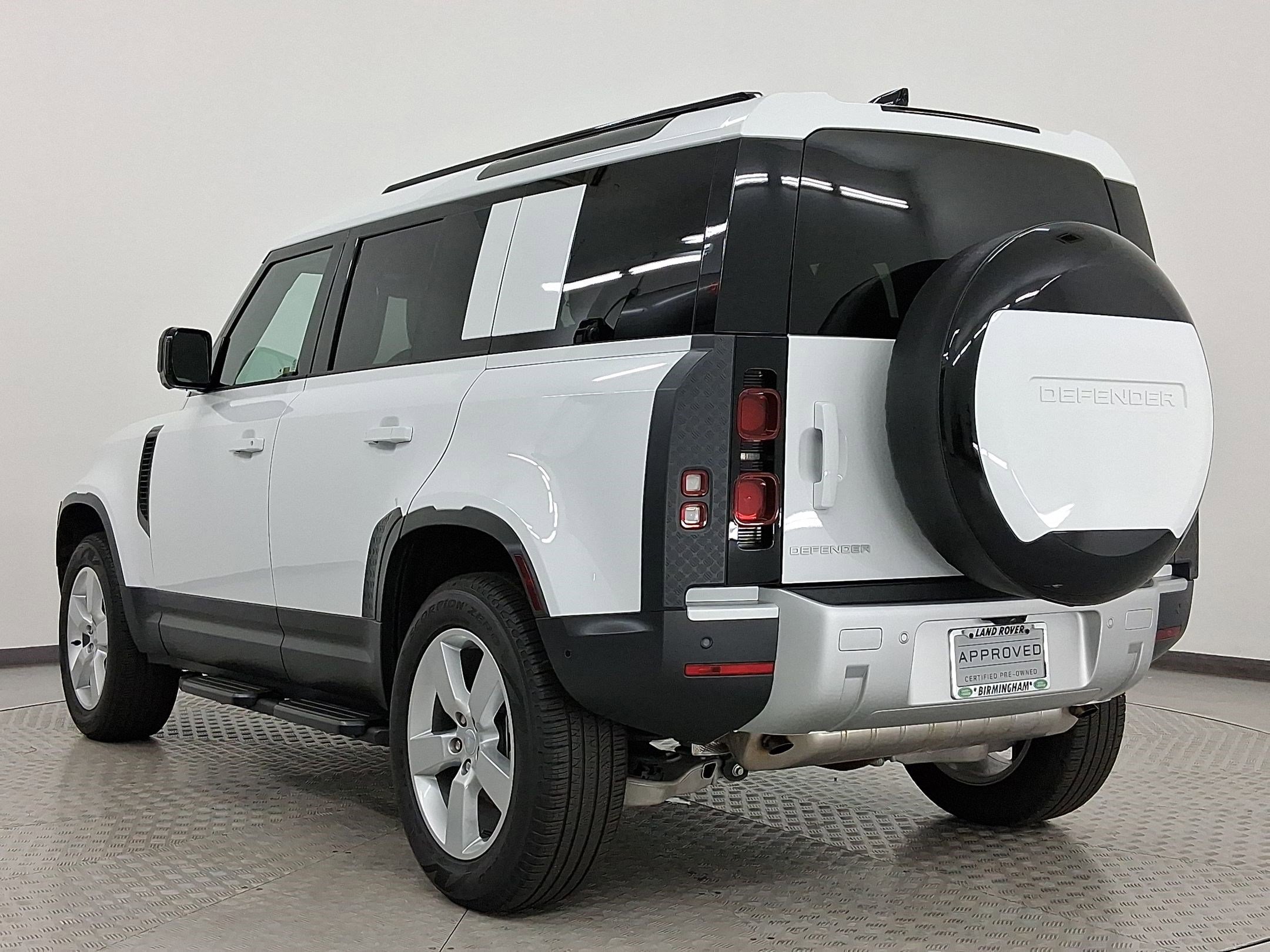 2025 Land Rover Defender 110 S photo 2