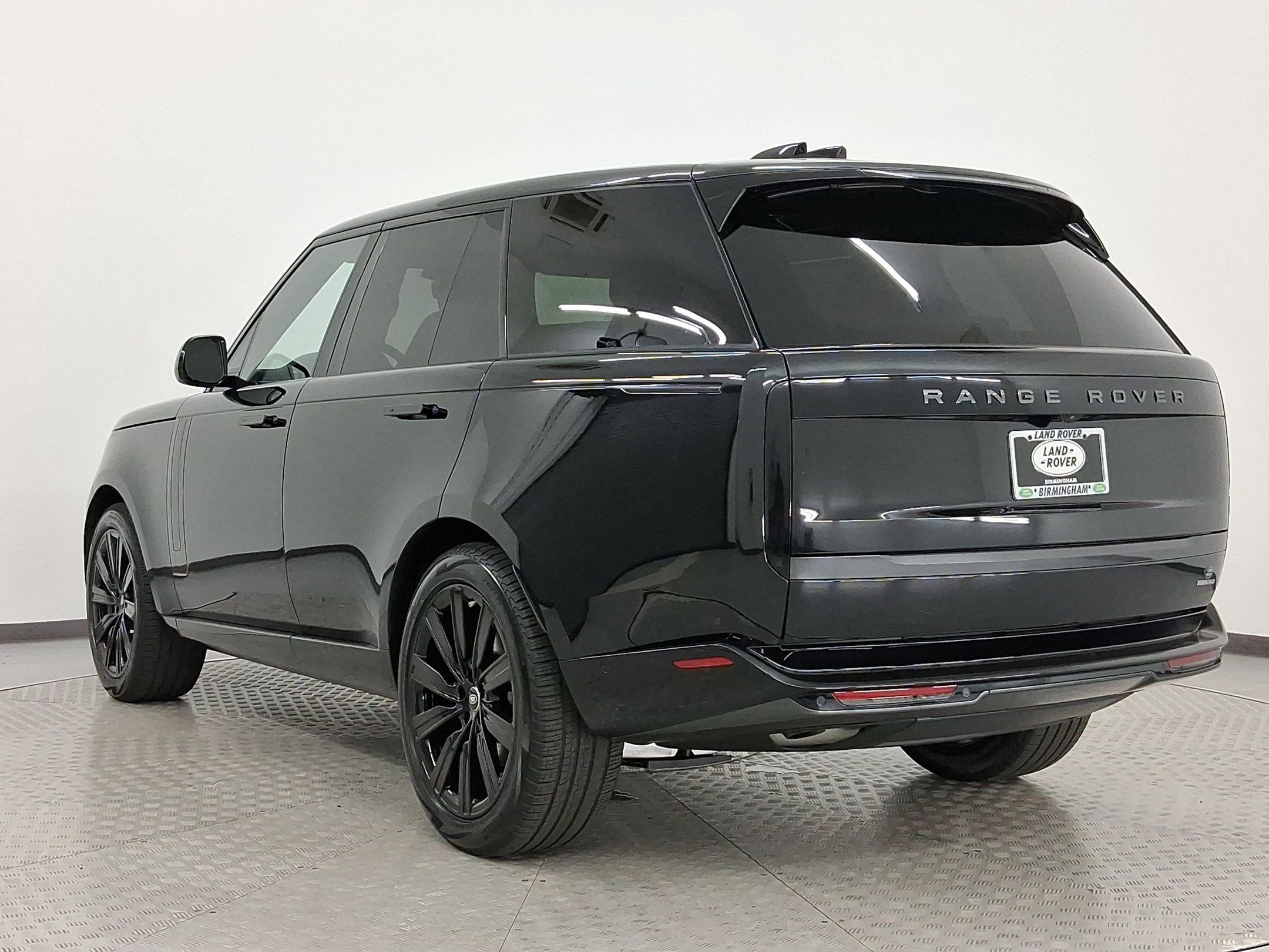2025 Land Rover Range Rover SE photo 3