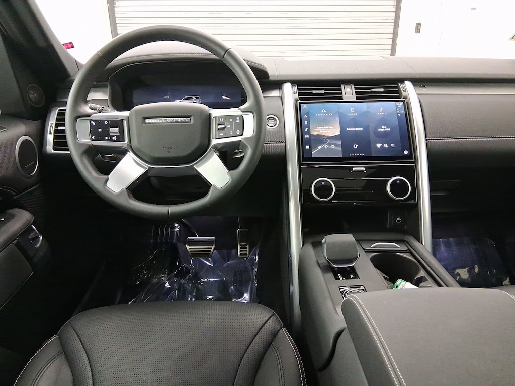 Certified 2025 Land Rover Discovery P300 Dynamic SE SUV