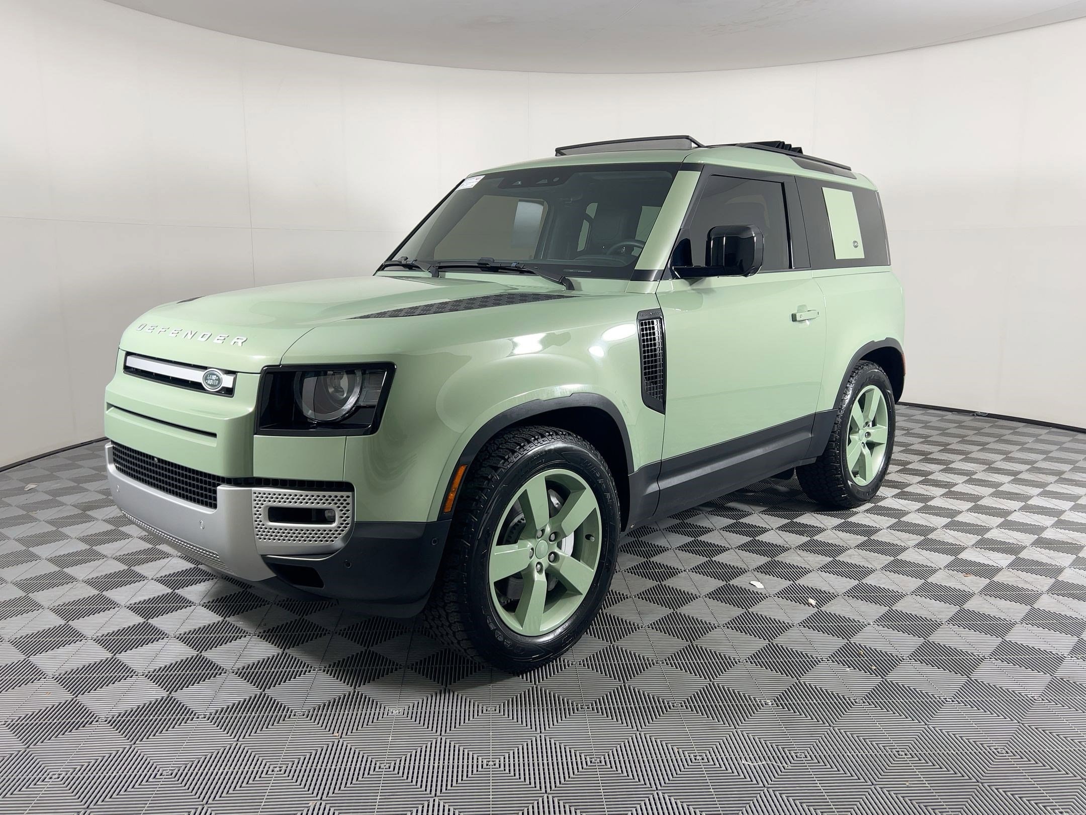 2023 Land Rover Defender 75th Edition's photo