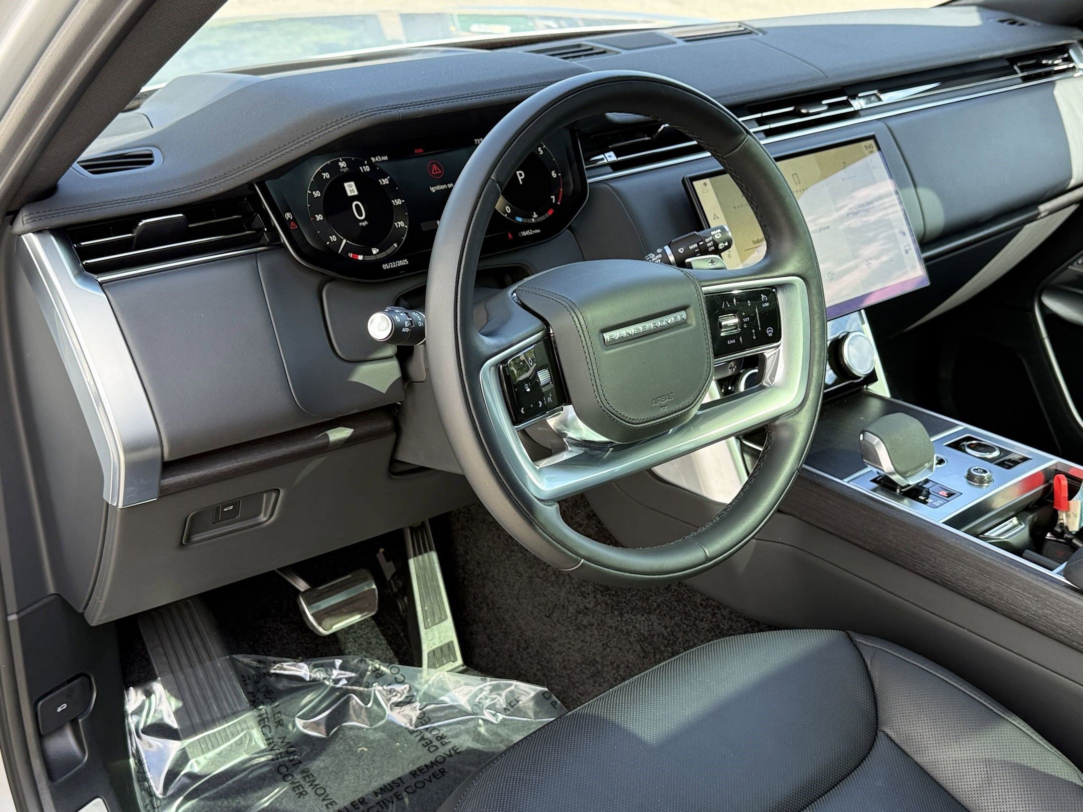 2023 Land Rover Range Rover SE photo 3
