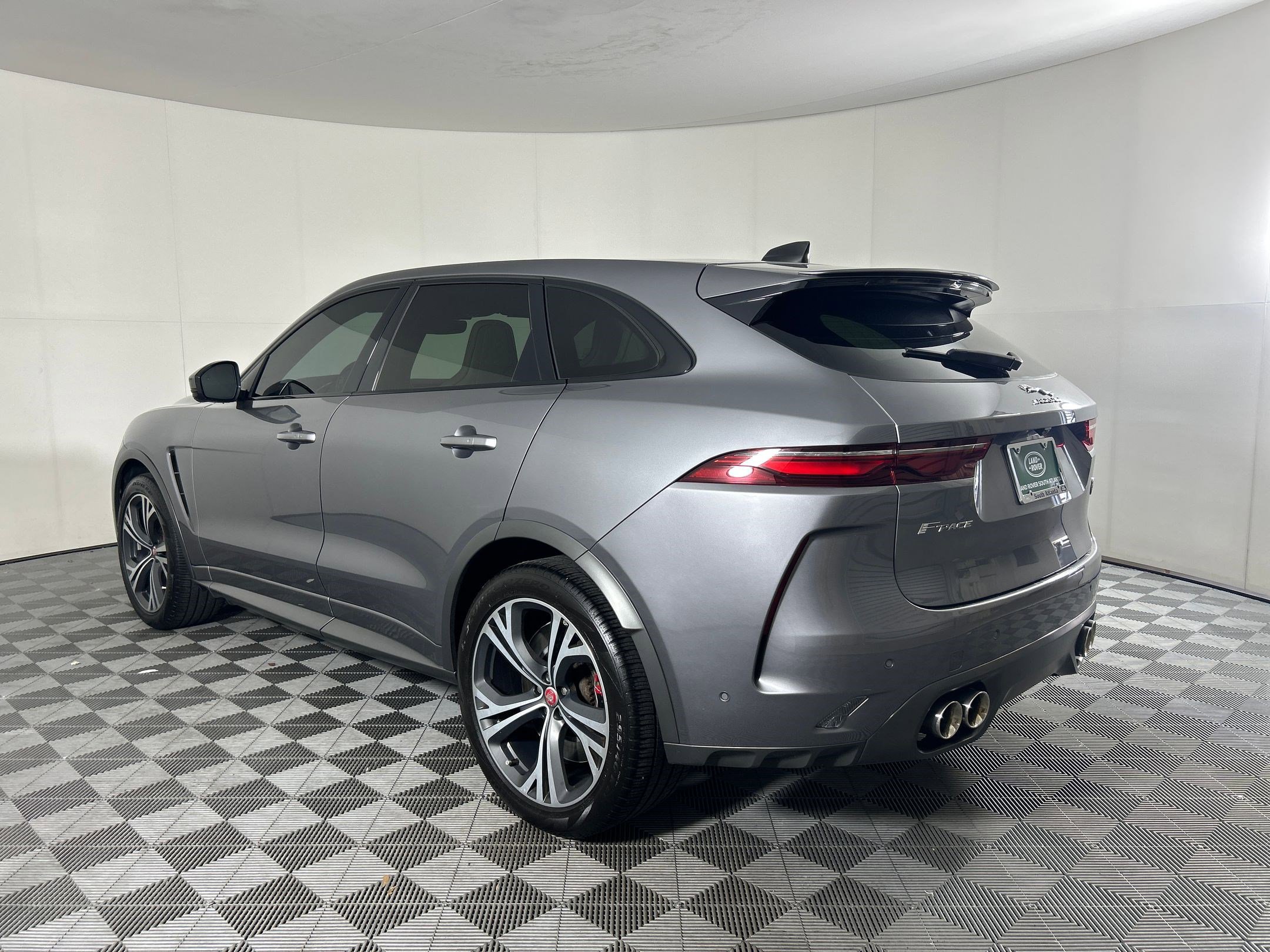 2023 Jaguar F-PACE SVR photo 3