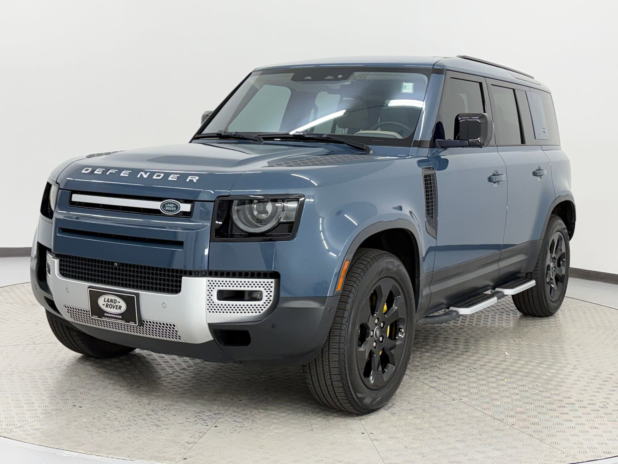 2020 Land Rover Defender SE's photo